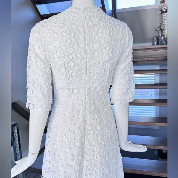 New 🦢 High-End White Embroidered Eyelet V-Neck Dress - Picture 10 of 17